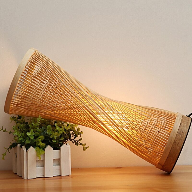 lampe tricotée en bambou