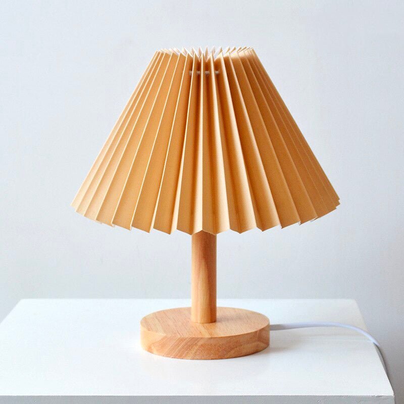 lampe en bois avec abatjour plié