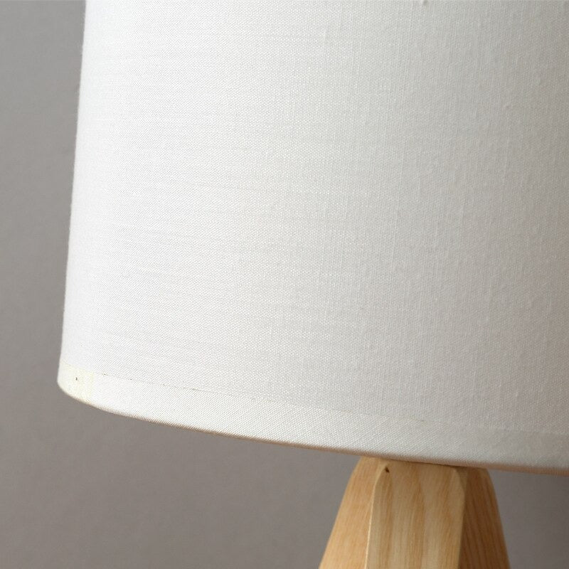 lampe en bois design trépied scandinave