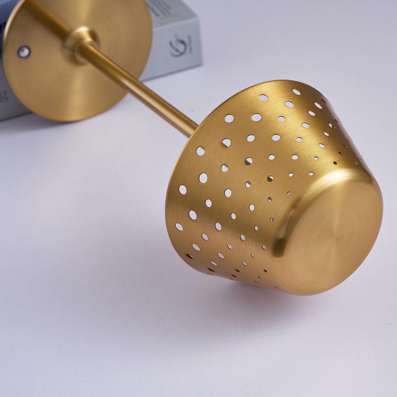 lampe de chevet avec abatjour pointé