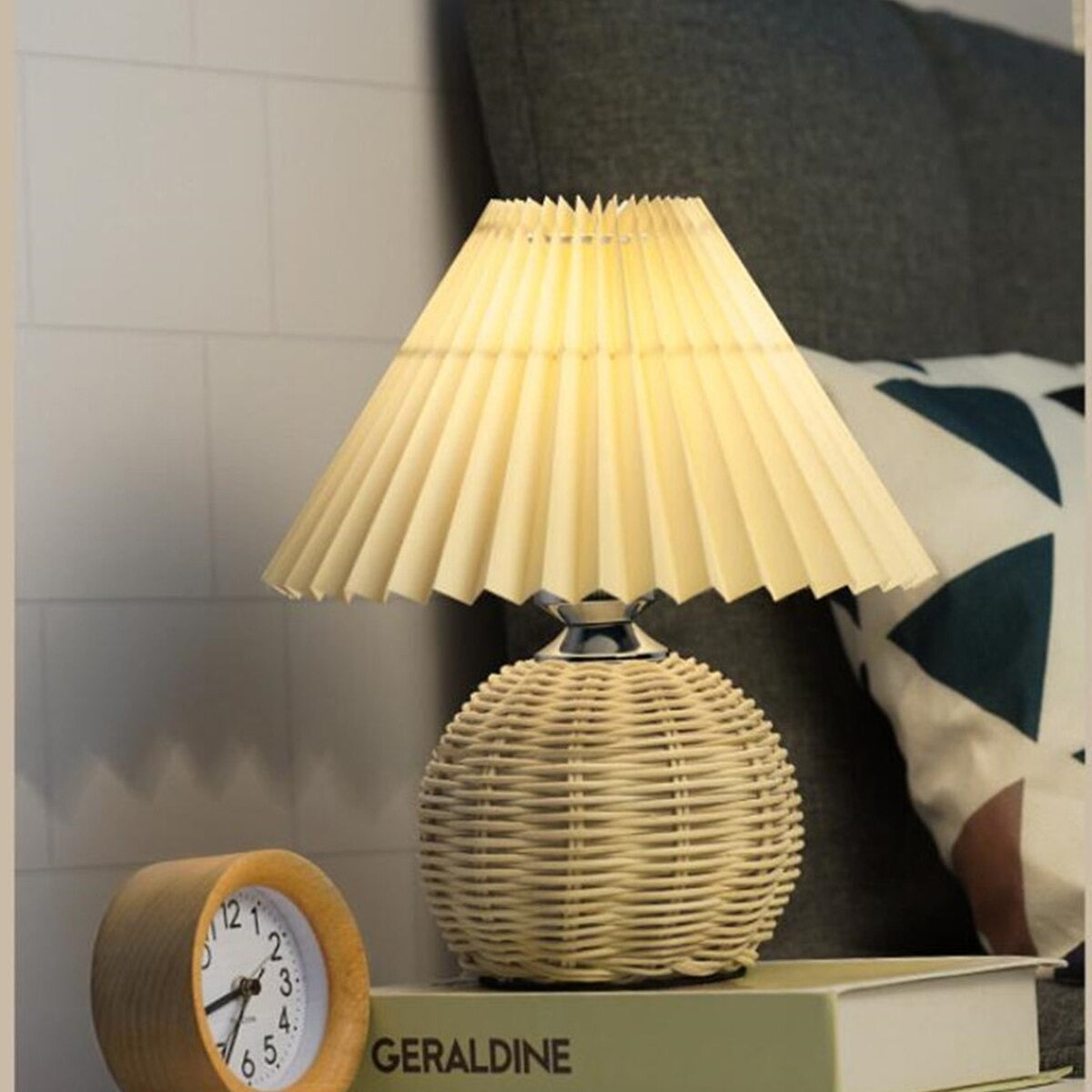 lampe de chevet en rotin tissé